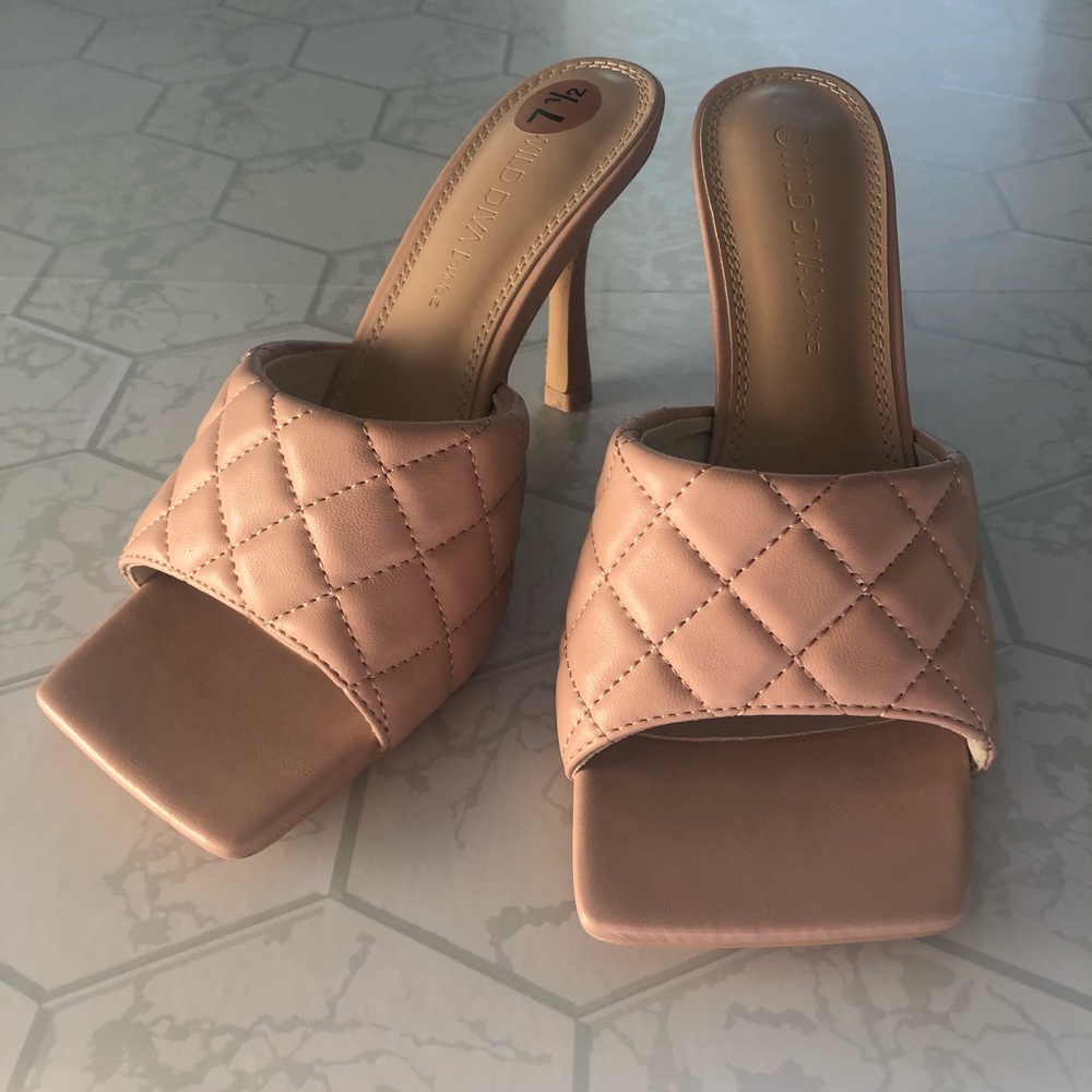 NWOB/T Quilted Faux Leather Mules